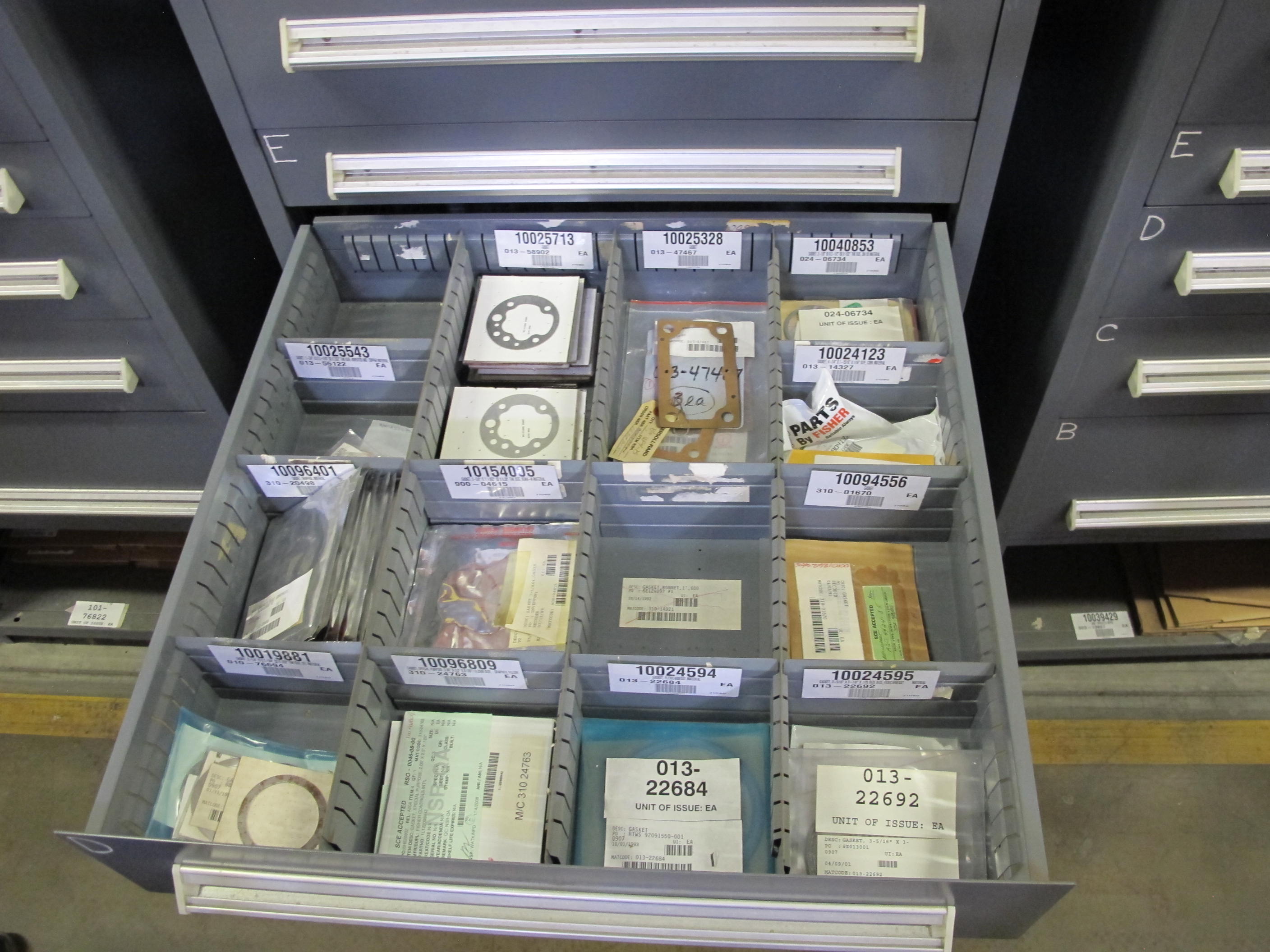 STANLEY VIDMAR HEAVY DUTY 5-DRAWER PARTS CABINET W/ CONTENTS (W-50) LOADING & HANDLING FEE $25-